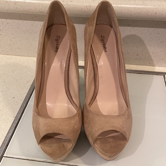 NWOT ~ Taupe Platform PinUp Heels! - Picture 5 of 6